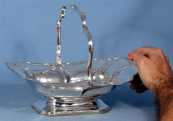 An Edwardian silver cake basket, by Atkin Brothers, length 268mm, weight 22.4oz/698grms.